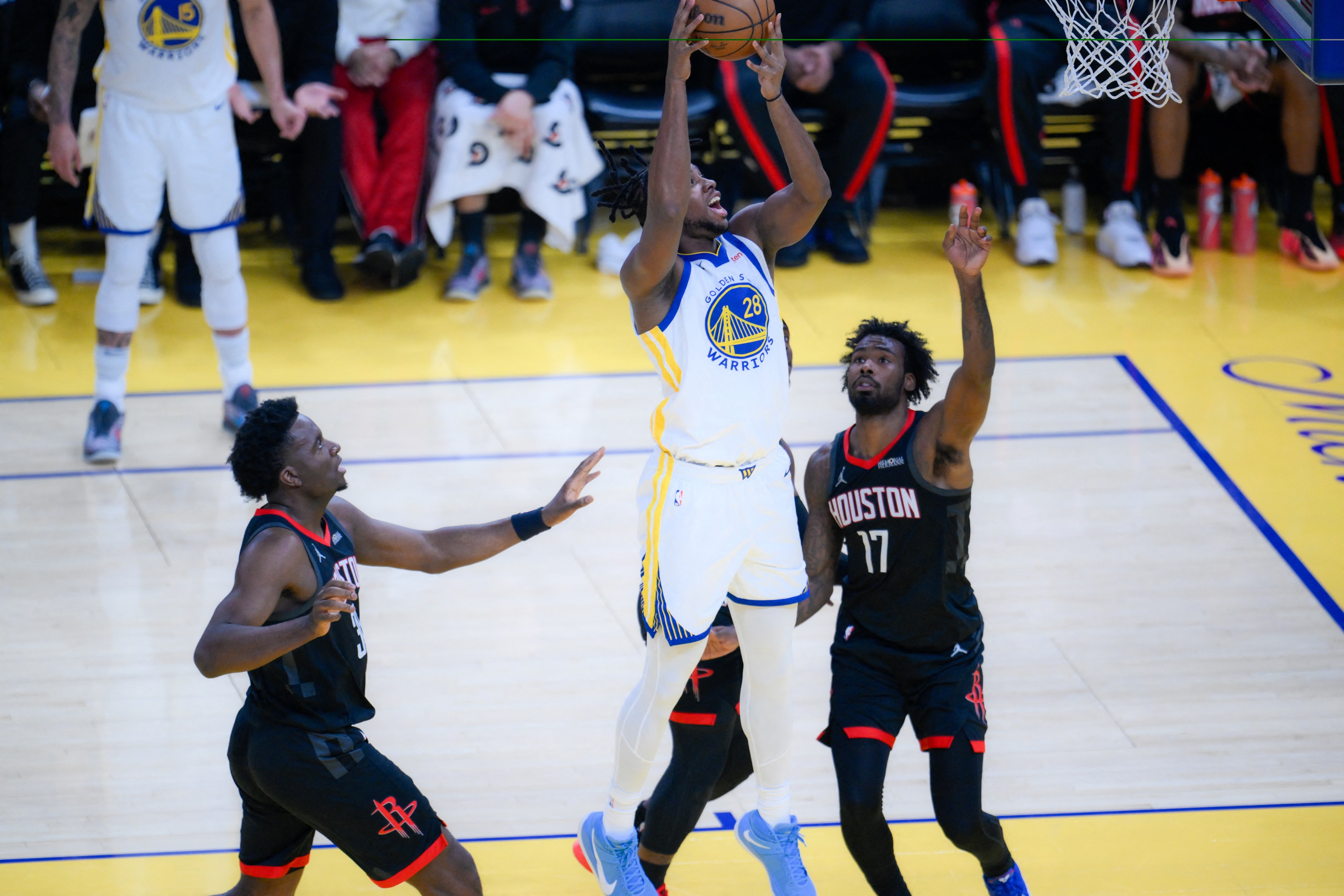 开云登录入口-库里：你能看出贝西的比赛感觉很好&amp;他充满侵略性 14分12板很关键