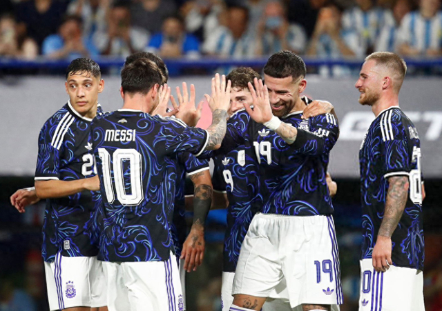 开云-爱游戏-5-0！阿根廷5连胜：梅西破门 主动让点球 38岁老将洒泪告别|莱昂内尔·梅西|尼古拉斯·奥塔门迪|赞比亚|阿尔瓦雷斯|阿尔马达_新浪体育_新浪新闻